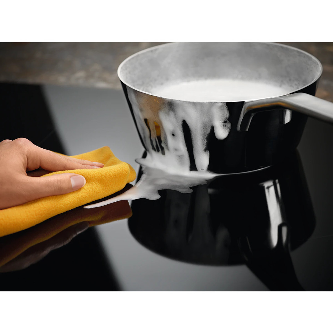 Electrolux 300. sērija, Hob2Hood, platums 59 cm, melna – Iebūvējama indukcijas plīts virsma