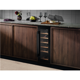 Electrolux 500, 20 pudeles, augstums 82 cm, melna - Iebūvējams vīna skapis