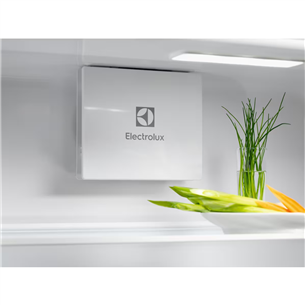 Electrolux 700, NoFrost, 256 л, высота 178 см - Интегрируемый холодильник