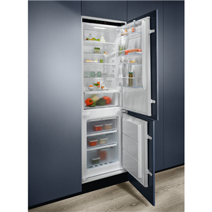 Electrolux 700, NoFrost, 256 L, augstums 178 cm - Iebūvējams ledusskapis