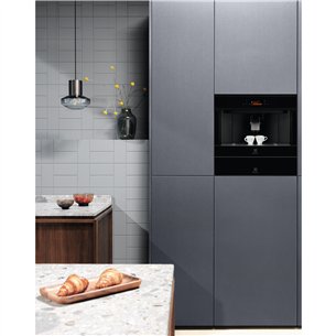 Electrolux Pure Black, melna - Iebūvējams kafijas automāts