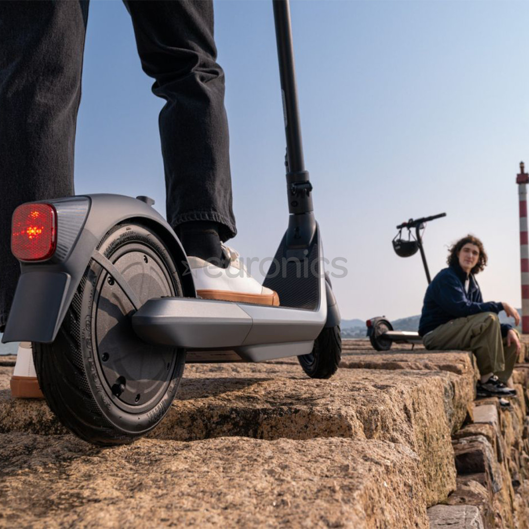 Ninebot E2 Pro E Powered by Segway, melna - Elektriskais skrejritenis