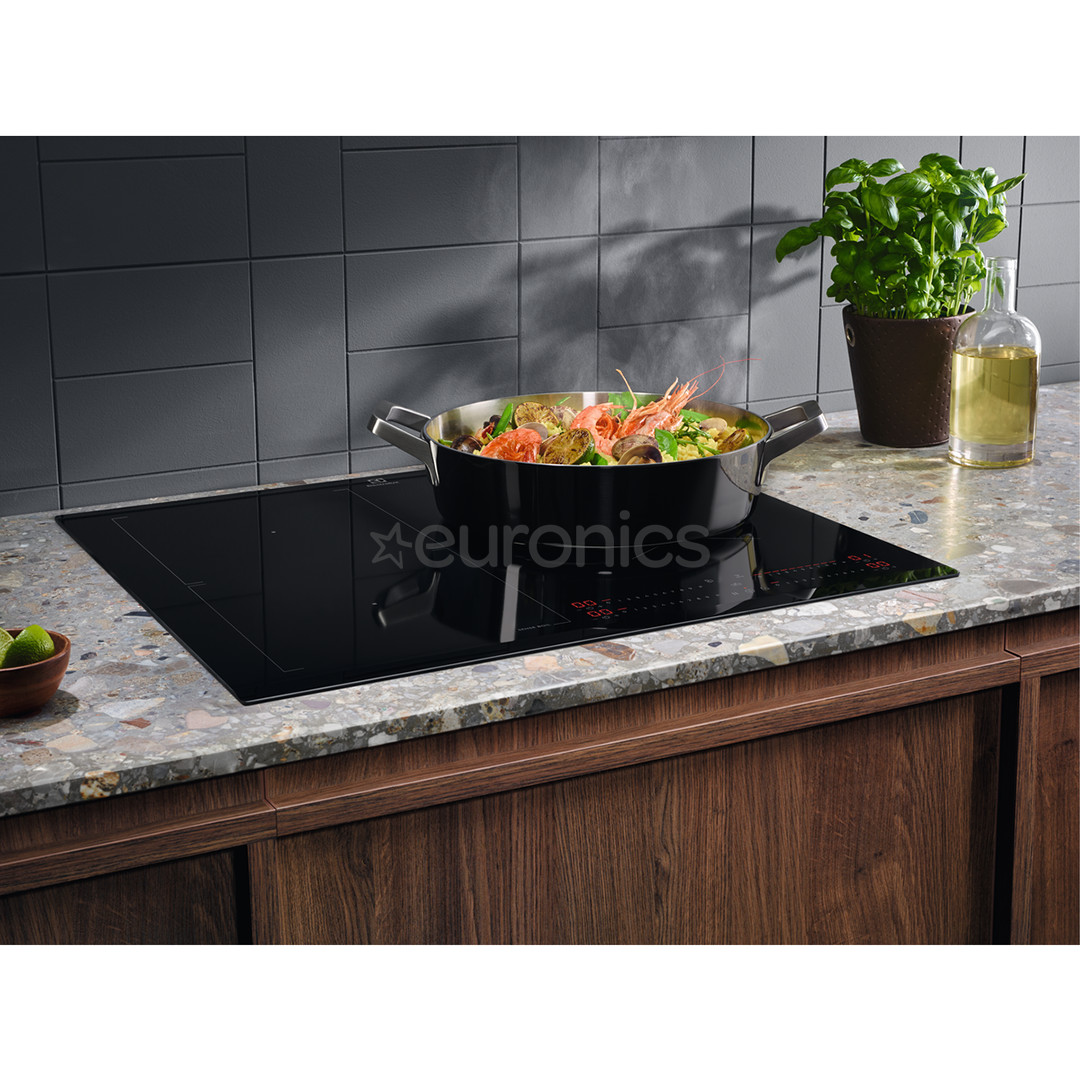 Electrolux 700 SenseBoil, platums 59 cm, melna - Iebūvējama indukcijas plīts virsma