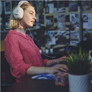 JBL Quantum 100M2, balta - Bezvadu austiņas ar mikrofonu