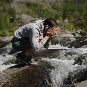 JBL Endurance Peak 4, balta - Bezvadu sporta austiņas