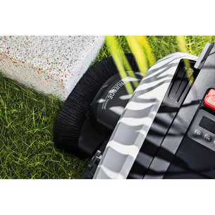 Ecovacs GOAT O1200 LiDAR PRO, white/black - Perimeter-wire-free robotic lawn mower + care kit