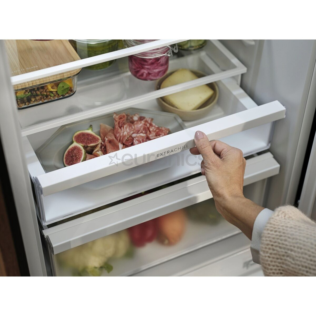 Electrolux 700 No Frost AI CoolAssist, 269 л, высота 189 см - Интегрируемый холодильник