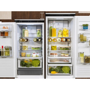Electrolux 700 No Frost AI CoolAssist, 269 л, высота 189 см - Интегрируемый холодильник