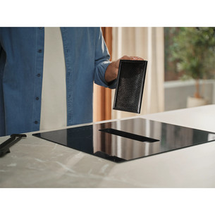 Electrolux 600 XT Bridge, platums 60 cm, melna - Iebūvējama indukcijas plīts virsma ar tvaika nosūcēju