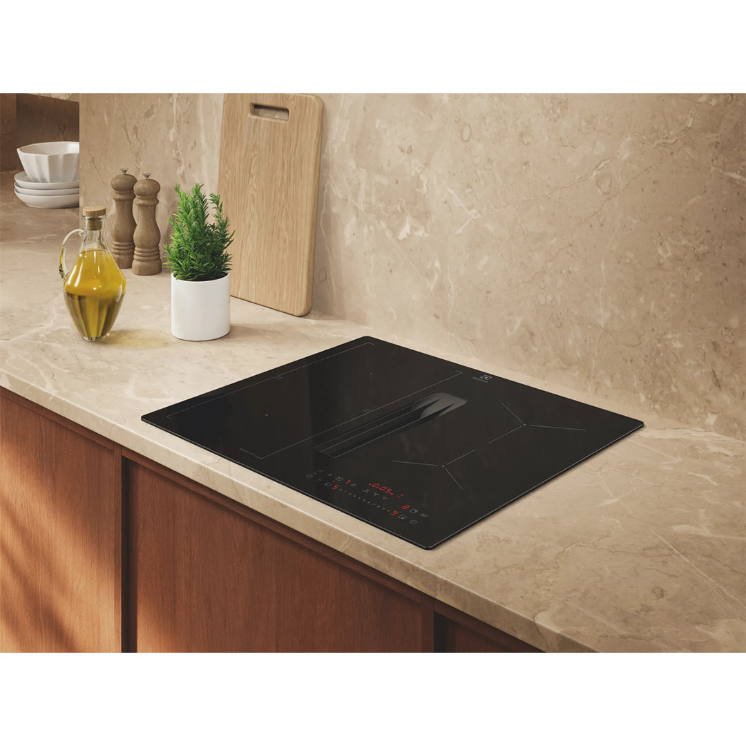 Electrolux 600 XT Bridge, platums 60 cm, melna - Iebūvējama indukcijas plīts virsma ar tvaika nosūcēju