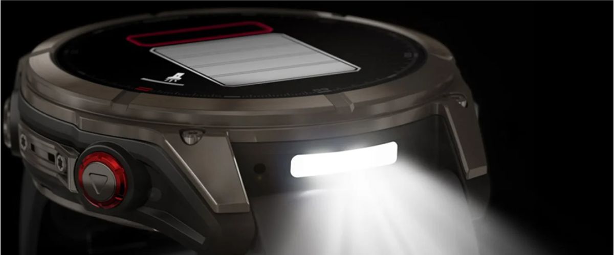 Garmin Fenix 8 sērijas viedpulkstenis ar iebūvētu lukturīti