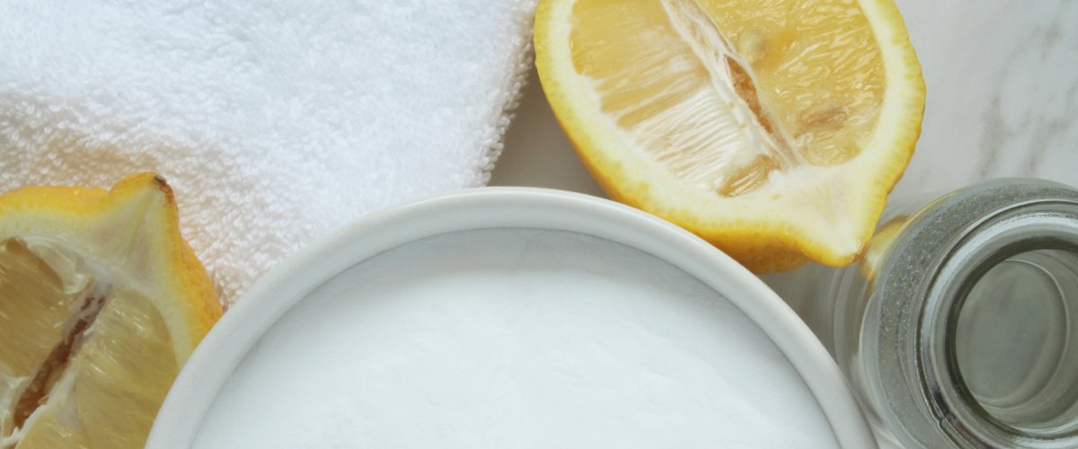 Dzeramā soda, etiķis, citrons un citi ledusskapja tīrīšanas līdzekļi